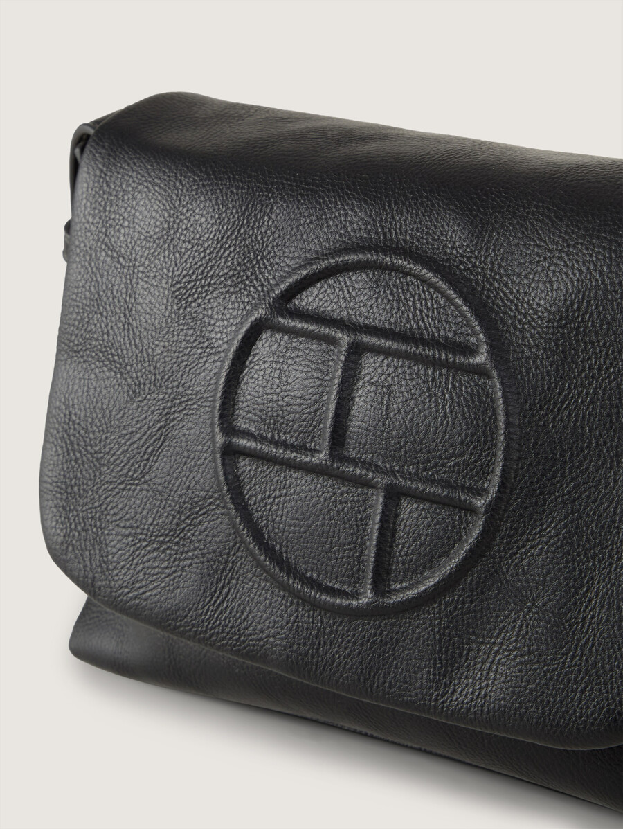bolso de hombro ttrosabel m con solapa y logotipo en relieve
