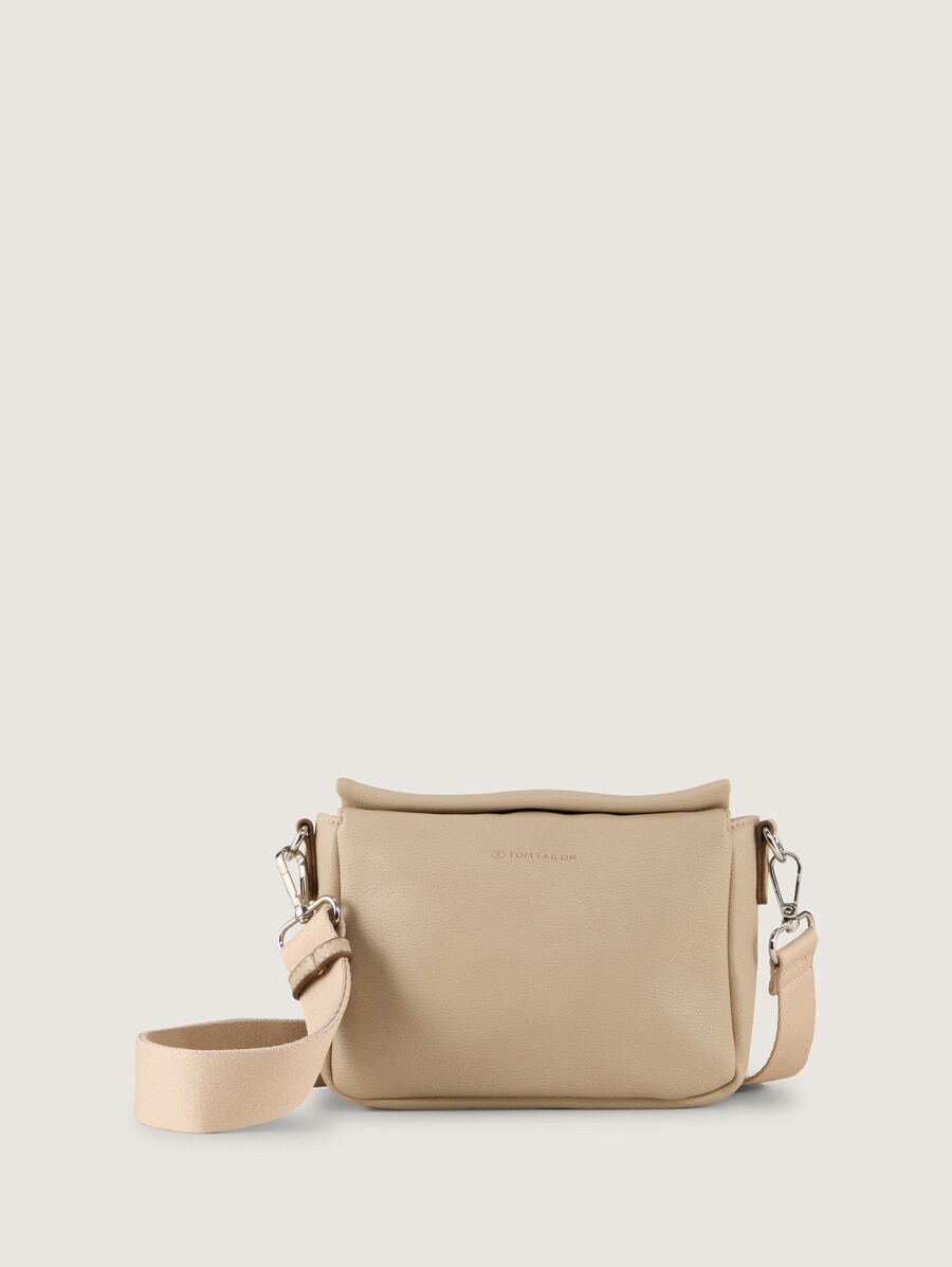 bolso de hombro ttrella s con pequeña solapa y logotipo en relieve