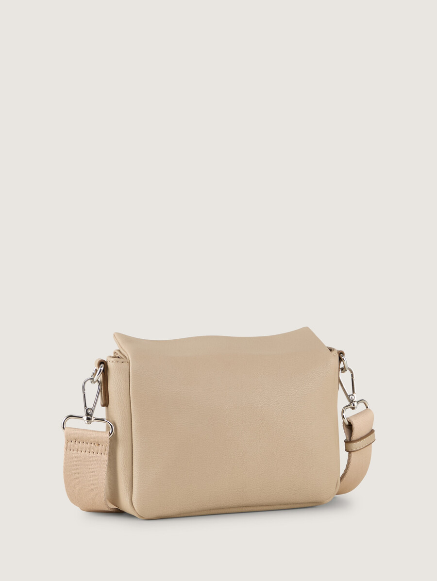 bolso de hombro ttrella s con pequeña solapa y logotipo en relieve