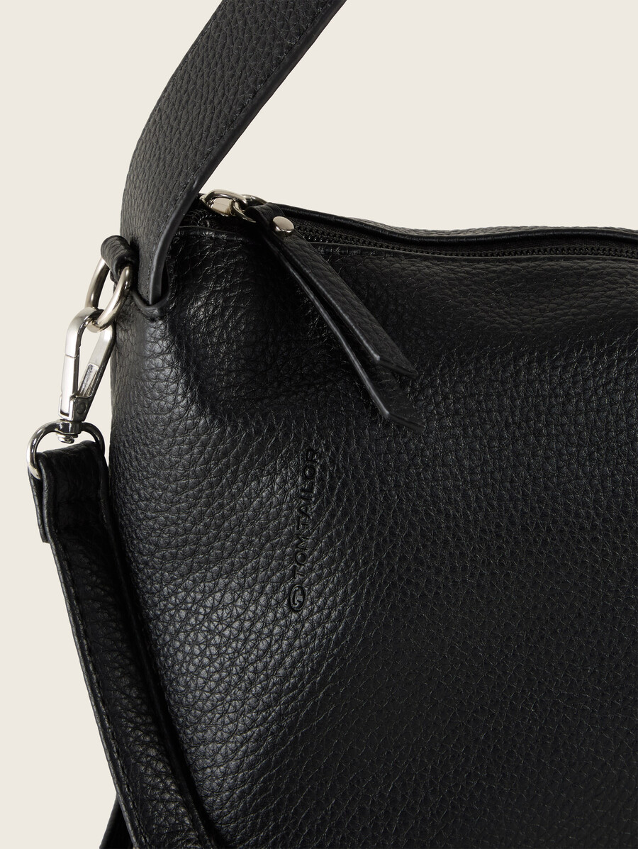 bolso de hombro ttlissi con discreto logotipo en relieve