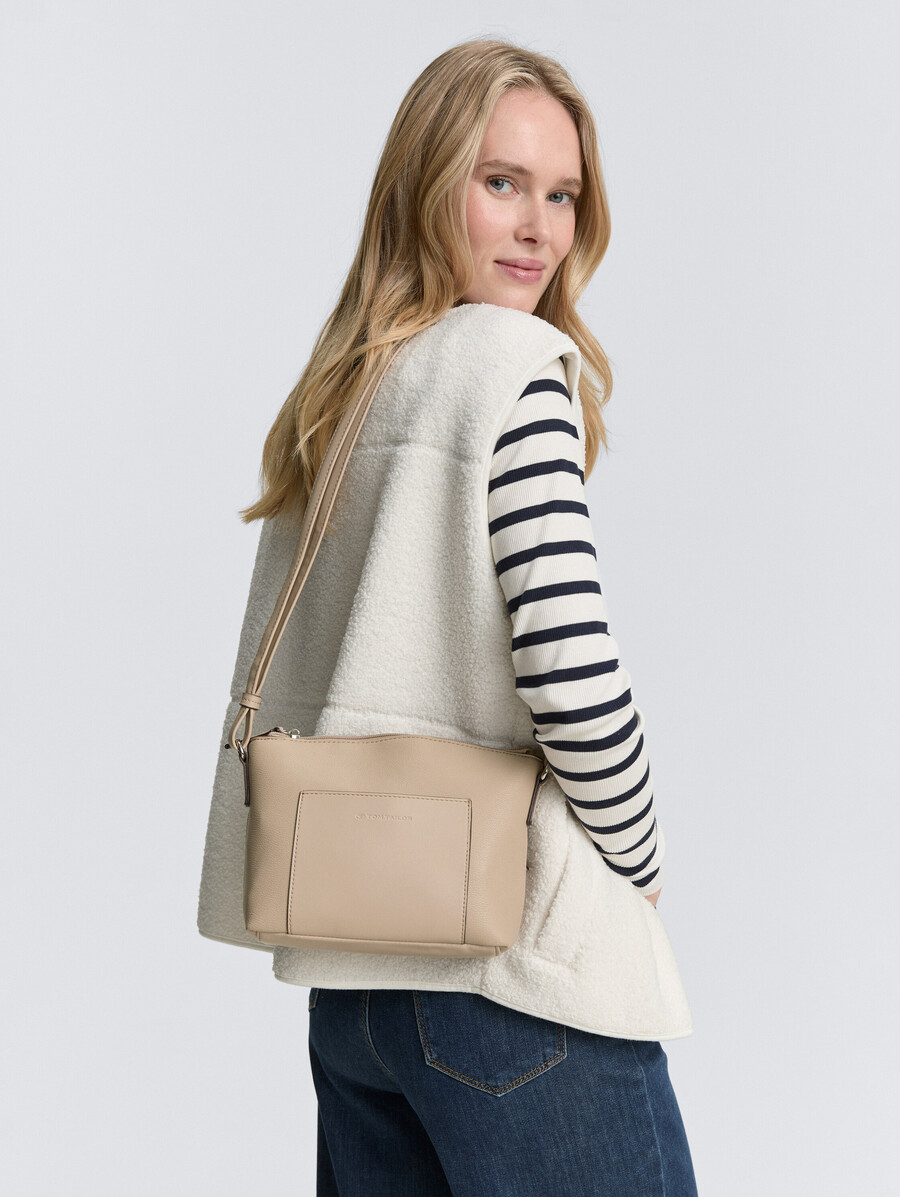 bolso de hombro ttamaris s con costuras en contraste