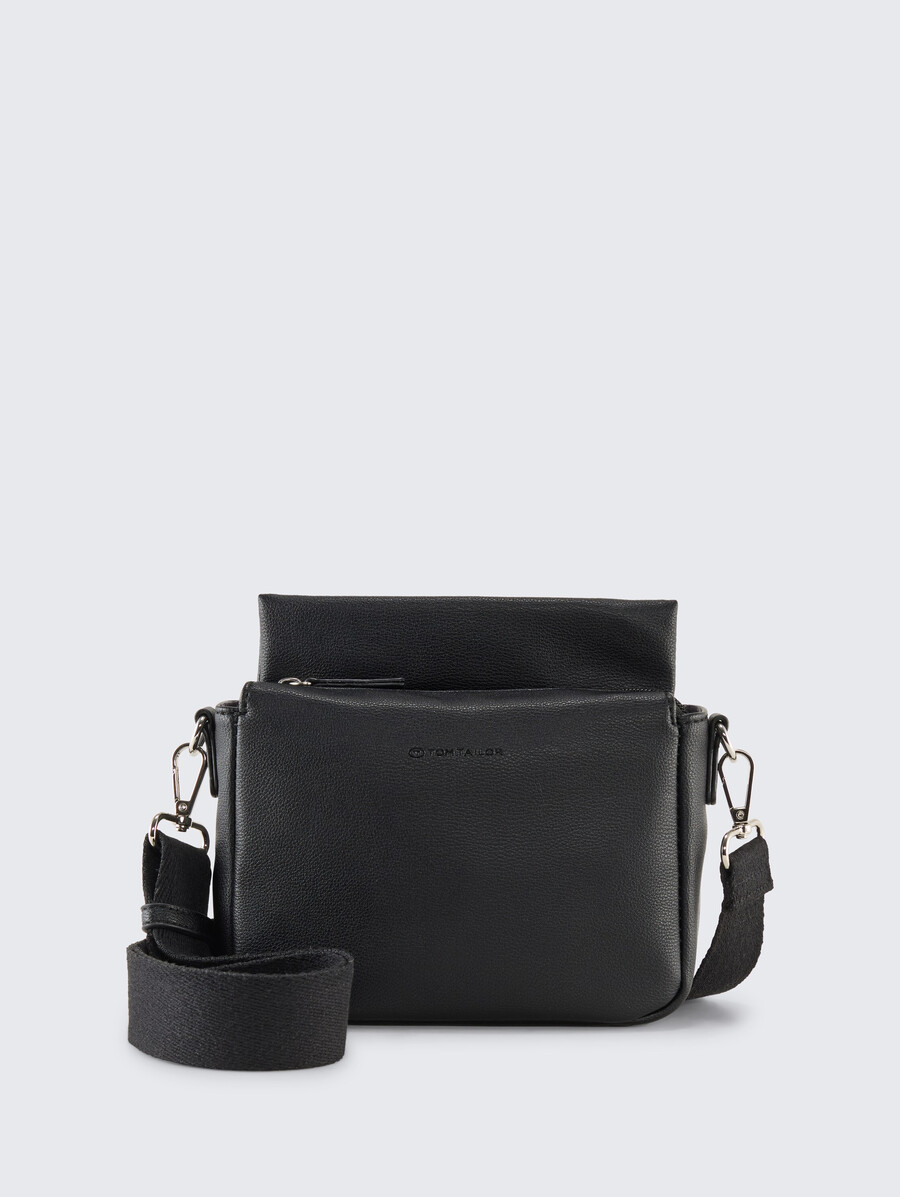 bolso de hombro ttrella s con pequeña solapa y logotipo en relieve