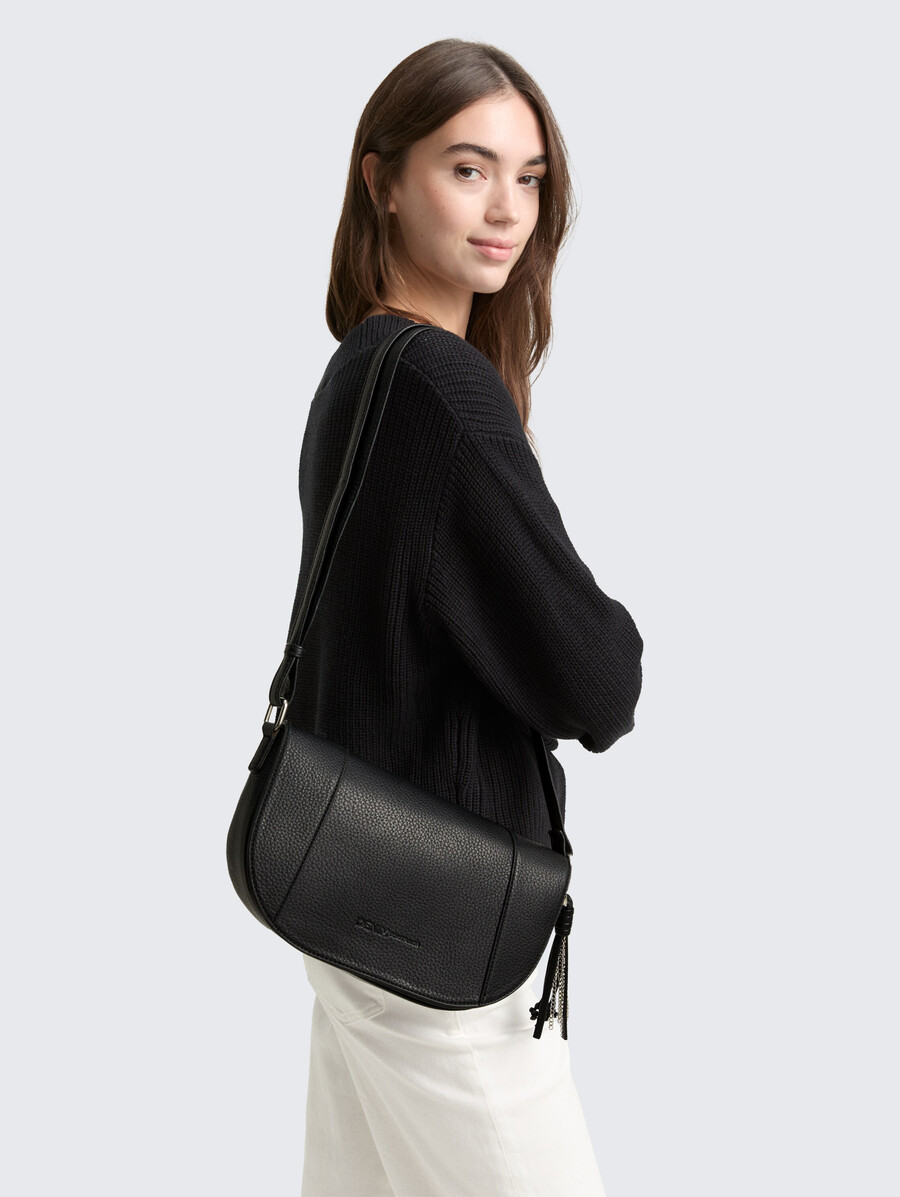 bolso de hombro ttpriya m con colgante decorativo
