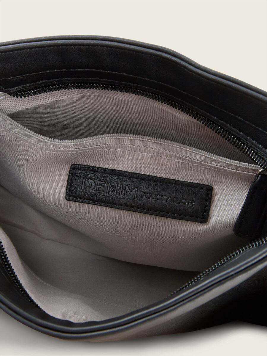 bolso de hombro ttbena con colgante de logotipo