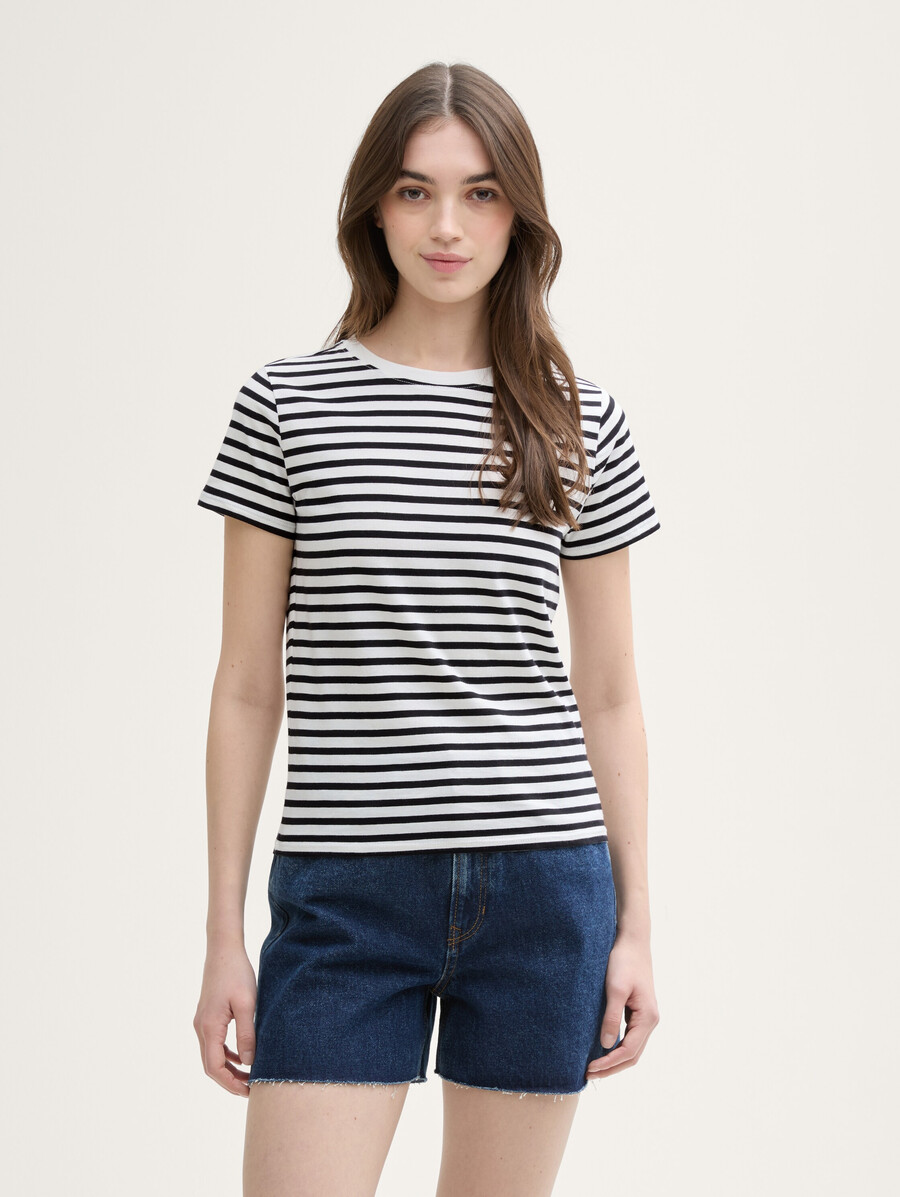 camiseta con estampado de rayas