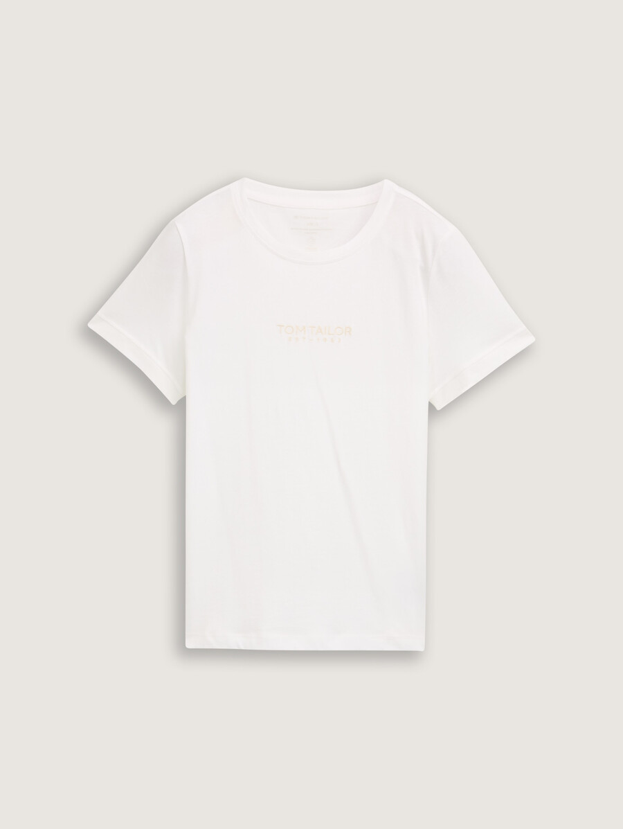 camiseta con logo bordado