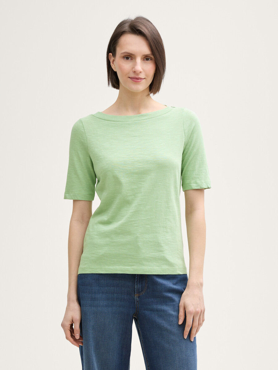 camiseta con escote barco
