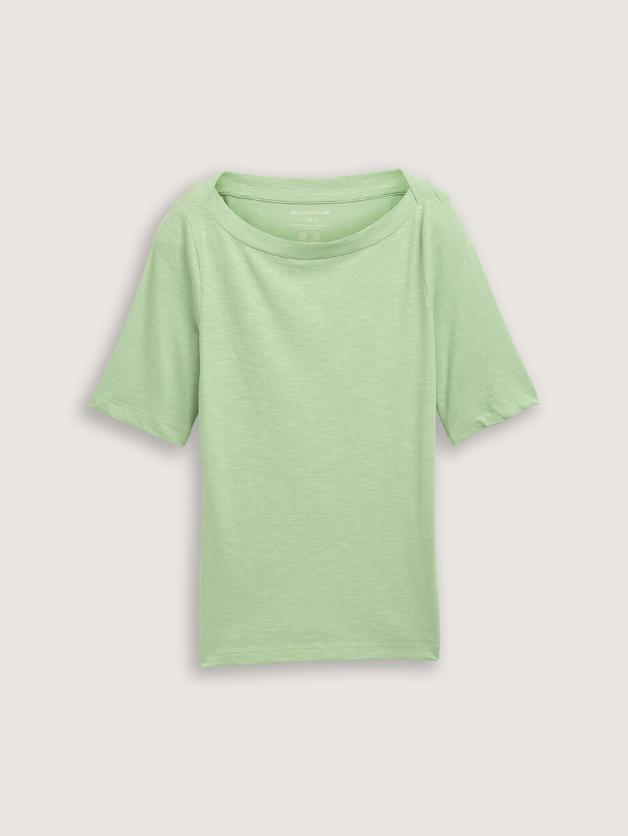 camiseta con escote barco