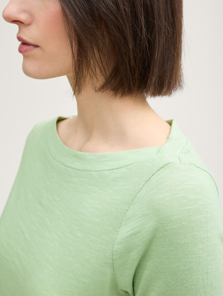 camiseta con escote barco