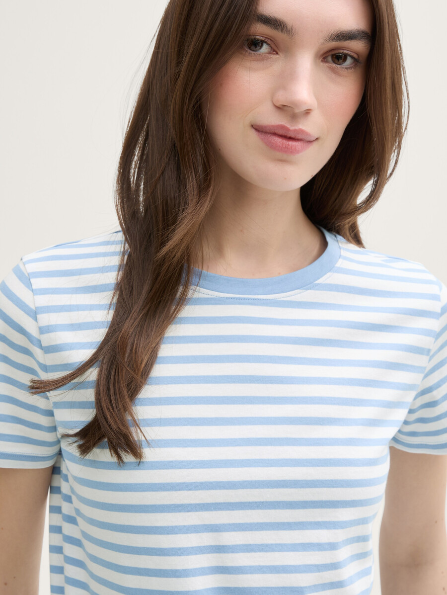 camiseta con estampado de rayas