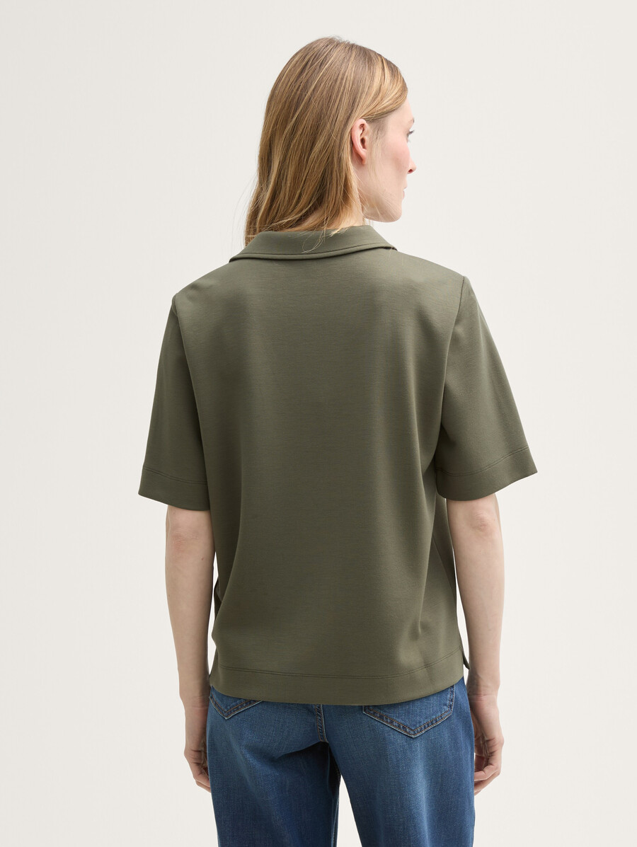 camiseta con cuello polo