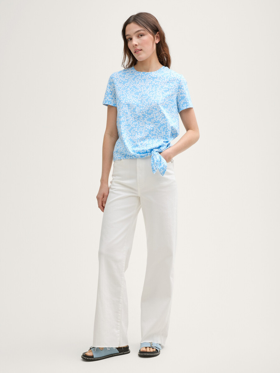 camiseta con detalle de nudo