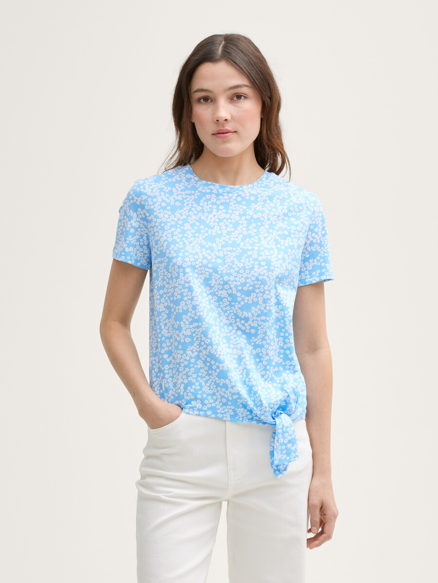 camiseta con detalle de nudo