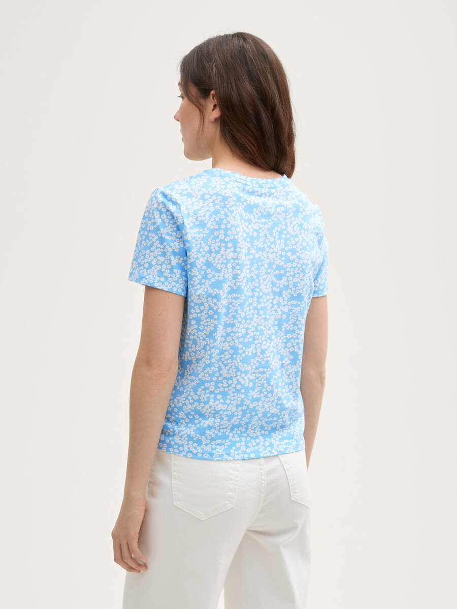 camiseta con detalle de nudo