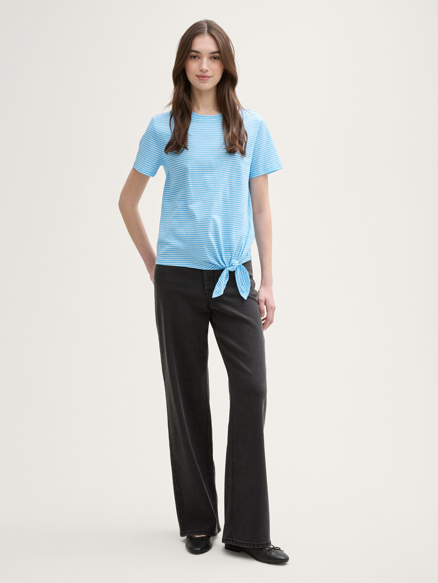 camiseta con detalle de nudo
