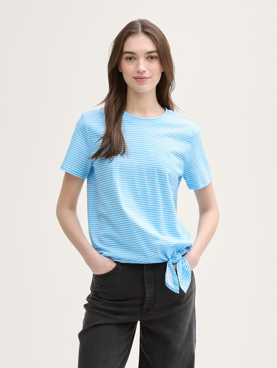 camiseta con detalle de nudo