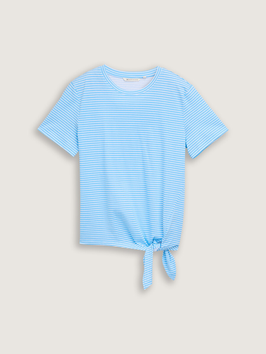 camiseta con detalle de nudo