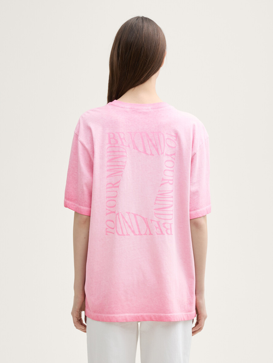 camiseta oversize con estampado