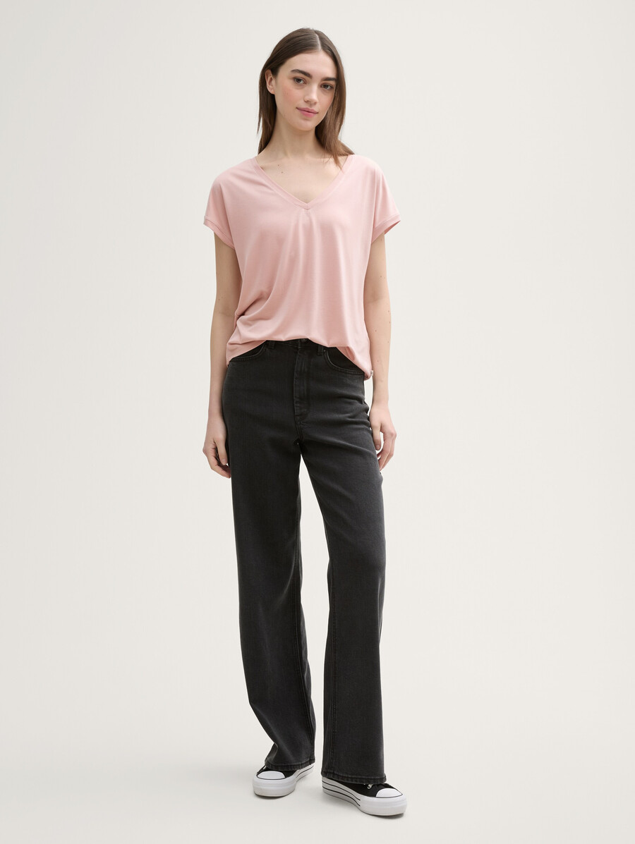 camiseta holgada con cuello en v