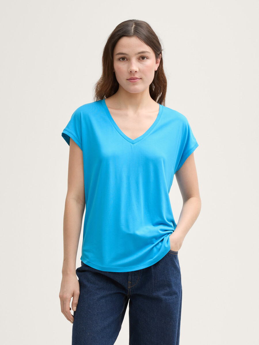 camiseta holgada con cuello en v