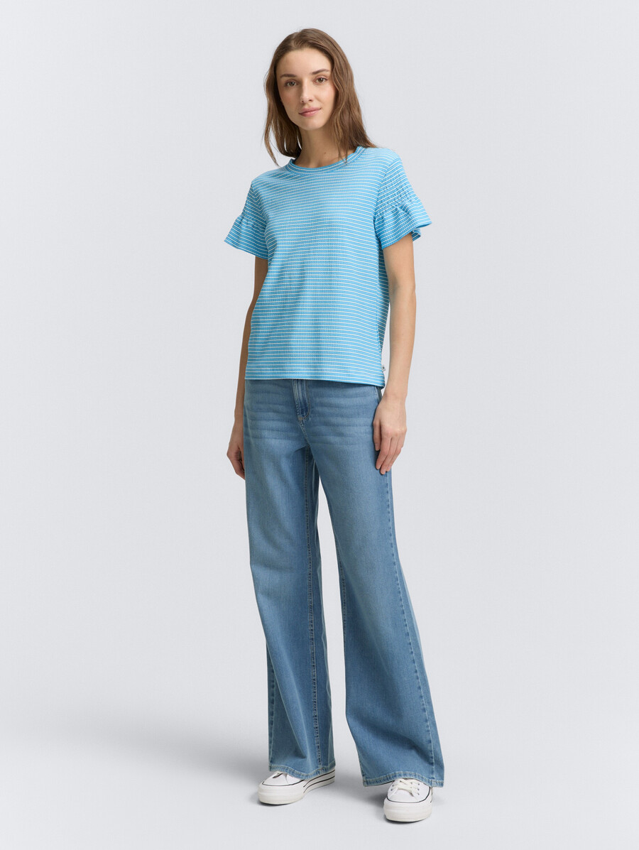camiseta con detalles ahumados