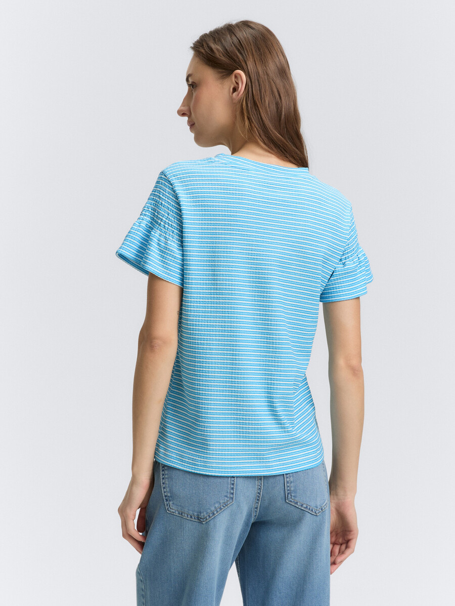 camiseta con detalles ahumados