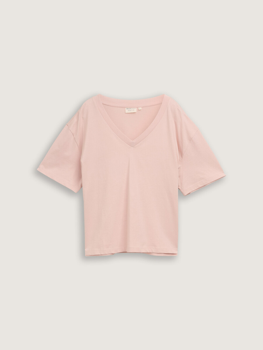 camiseta de corte cuadrado con cuello en v
