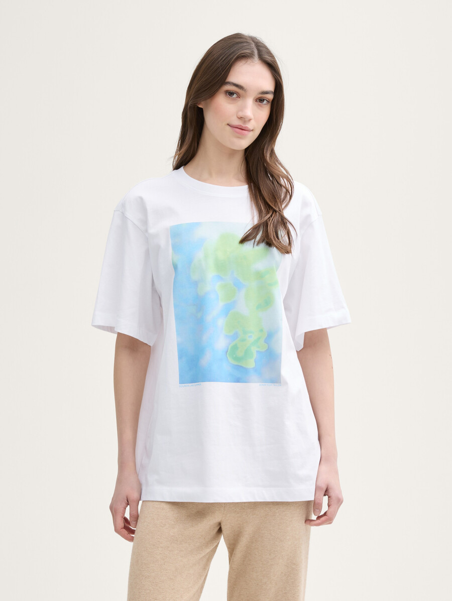 camiseta oversize con estampado