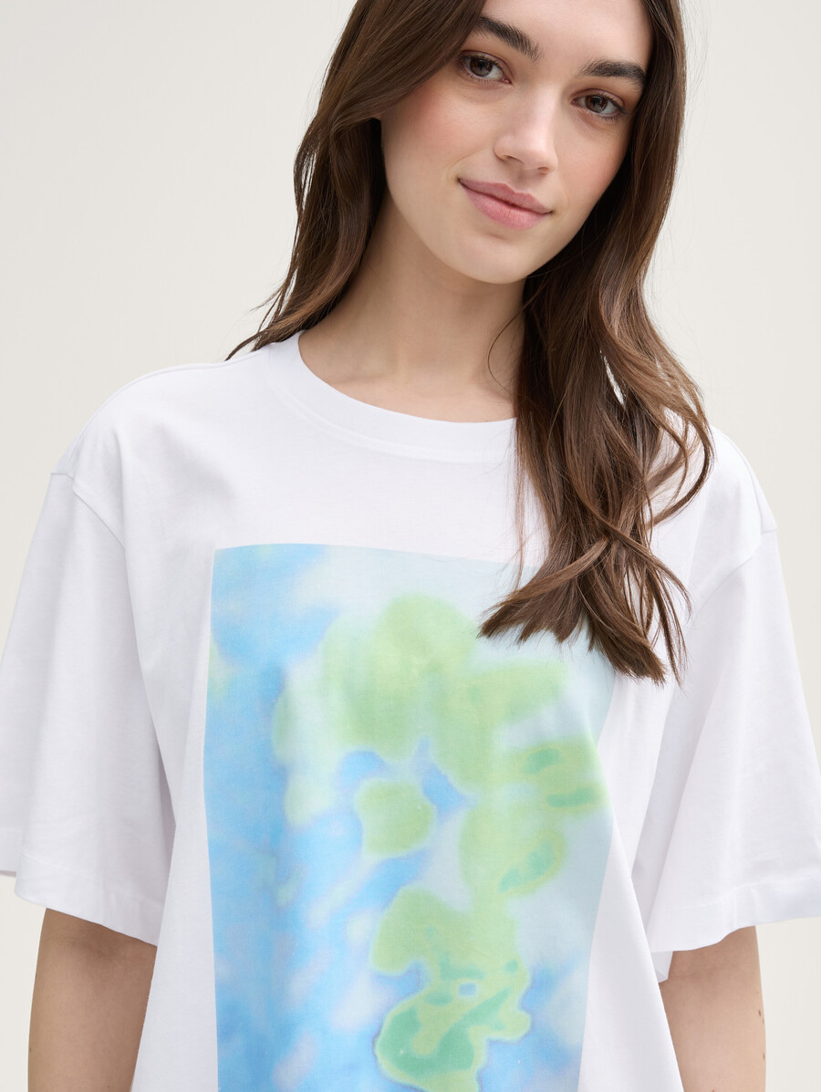 camiseta oversize con estampado