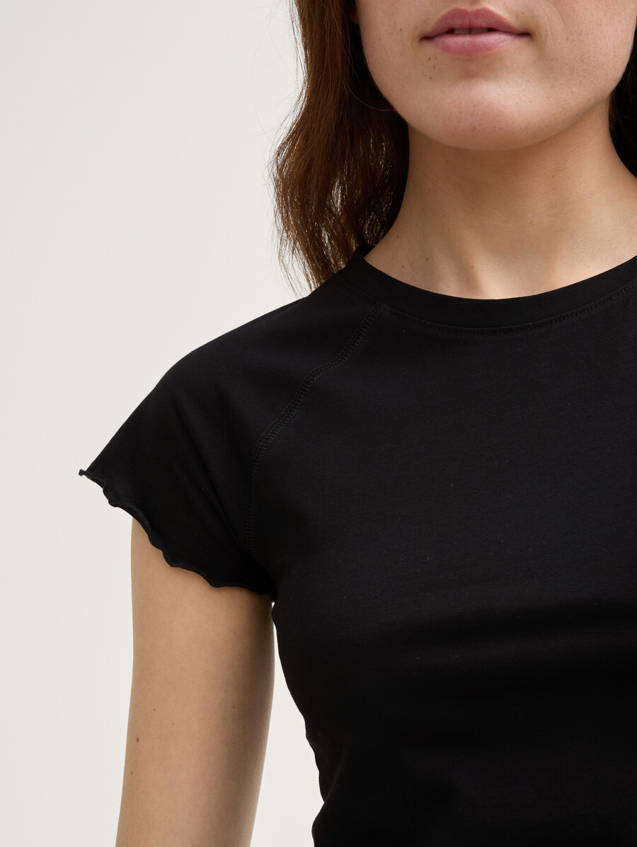 camiseta raglán de corte entallado