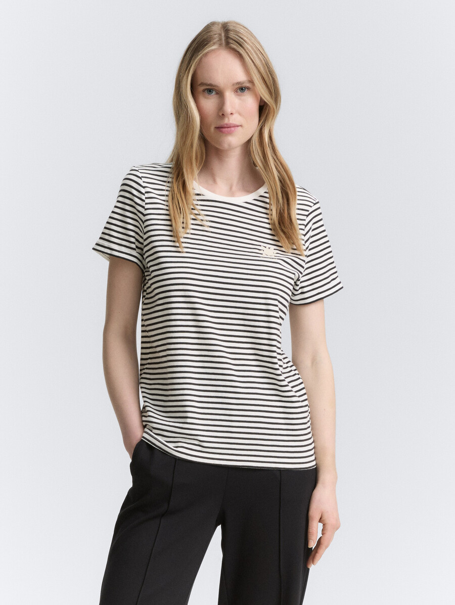 camiseta con estampado de rayas