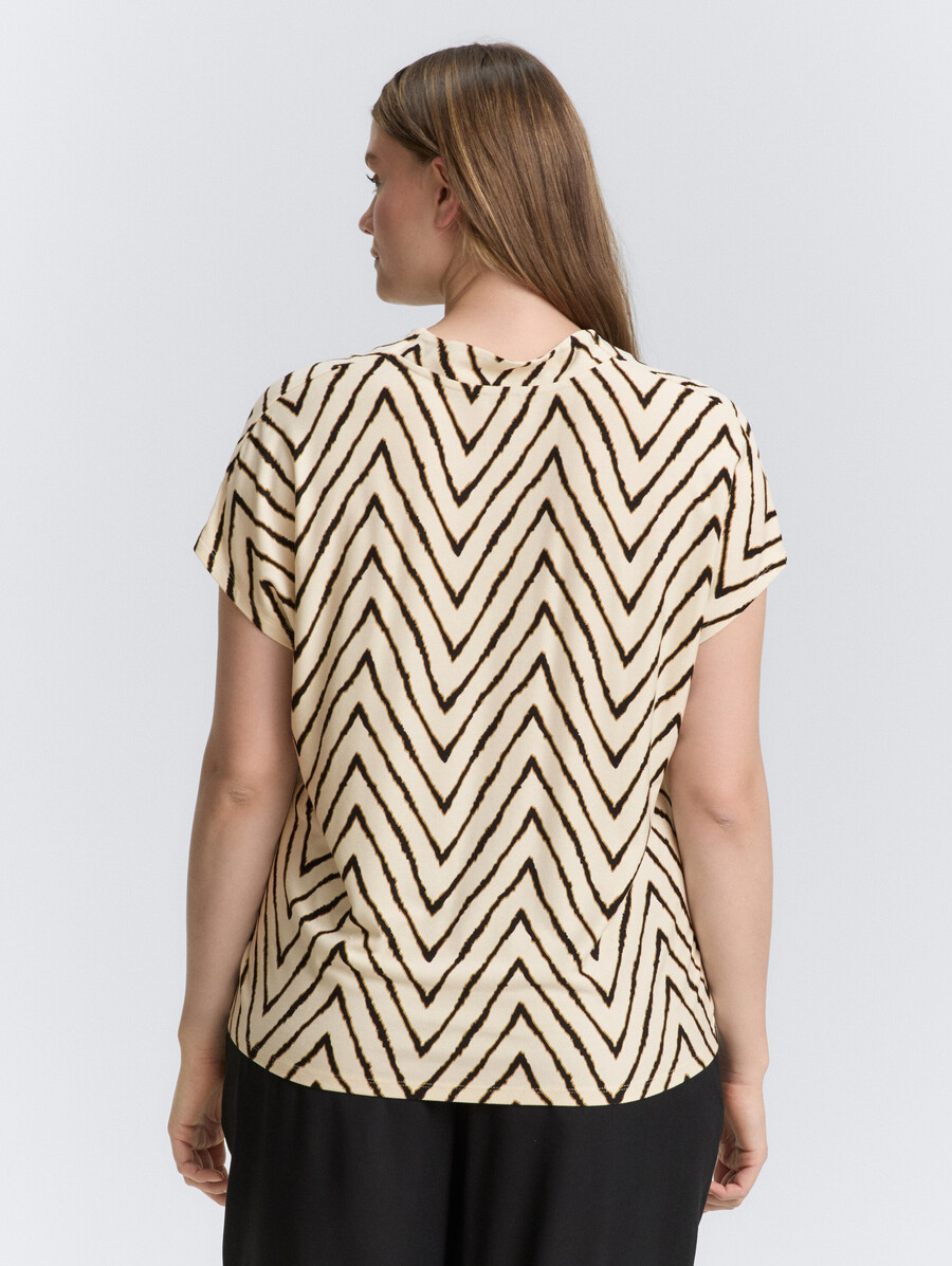 talla grande - camiseta con cuello en v