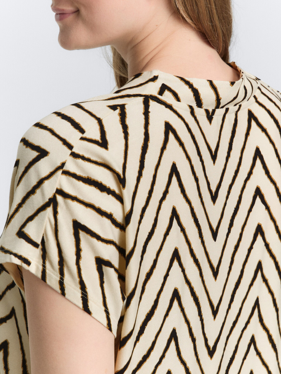 talla grande - camiseta con cuello en v