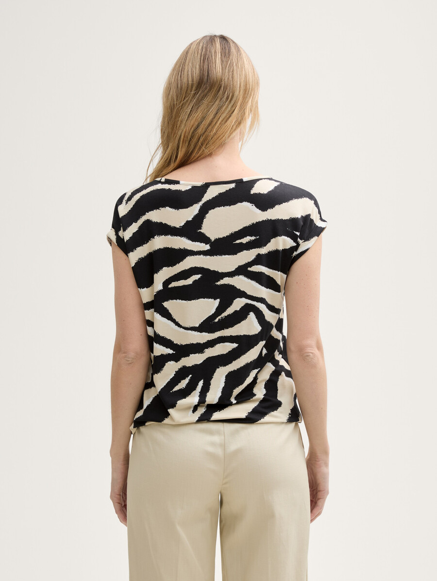 camiseta con escote redondo