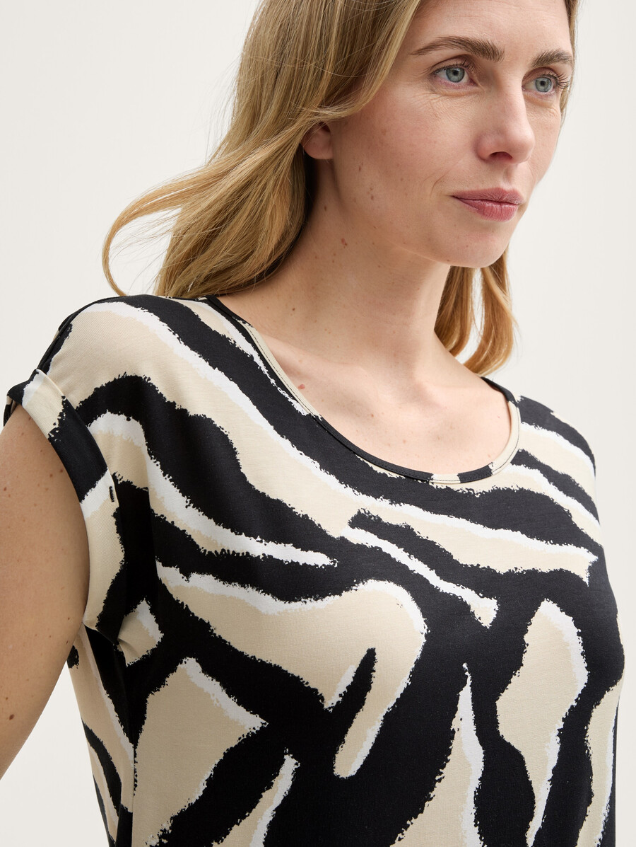 camiseta con escote redondo