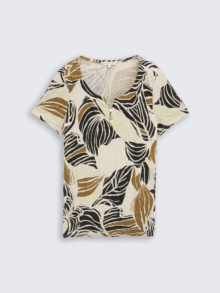 camiseta arrugada con estampado
