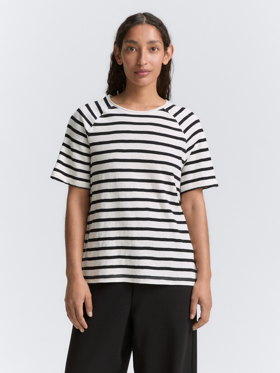 camiseta raglán con estampado de rayas