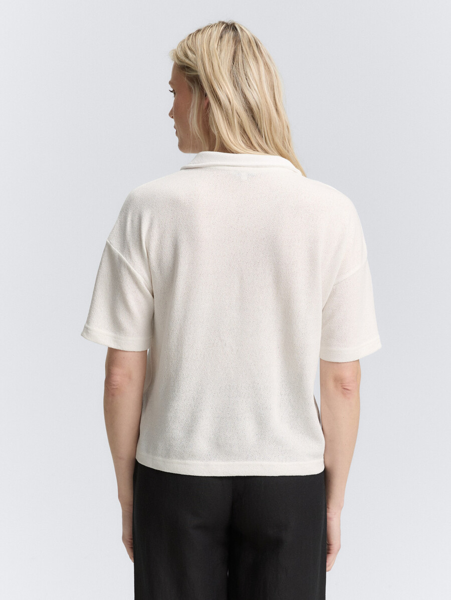 camiseta con cuello polo