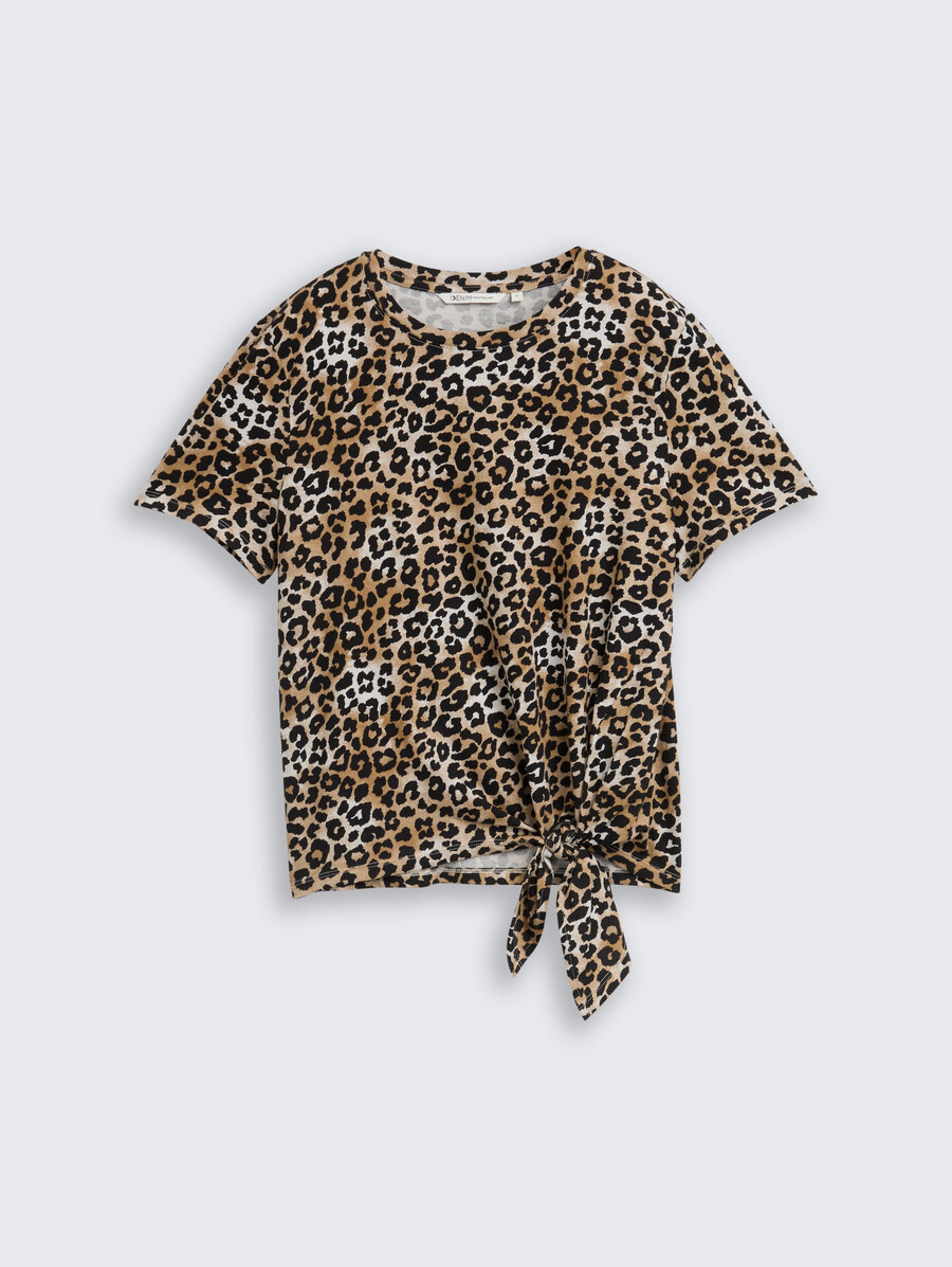 camiseta con detalle de nudo