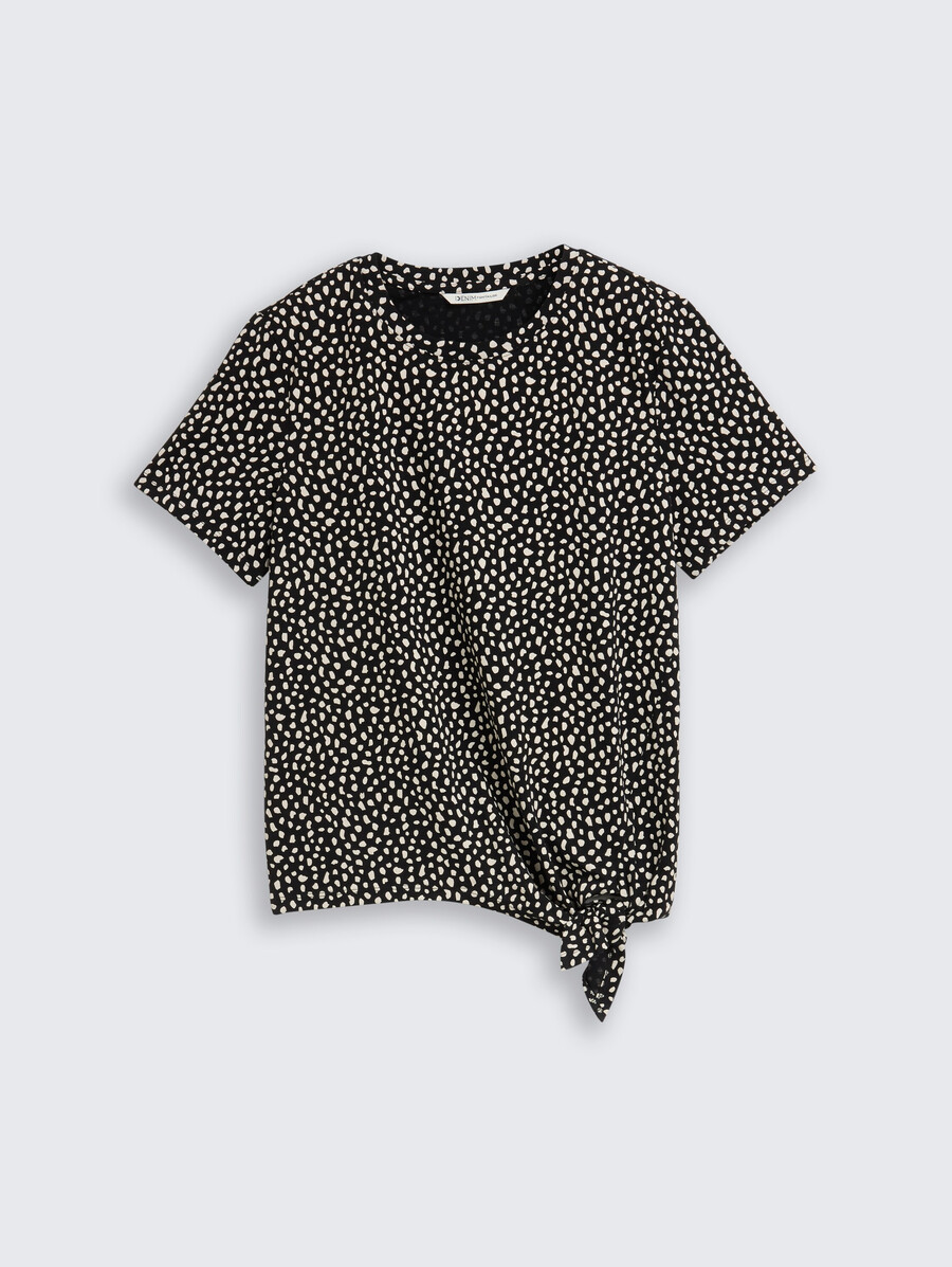 camiseta con detalle de nudo