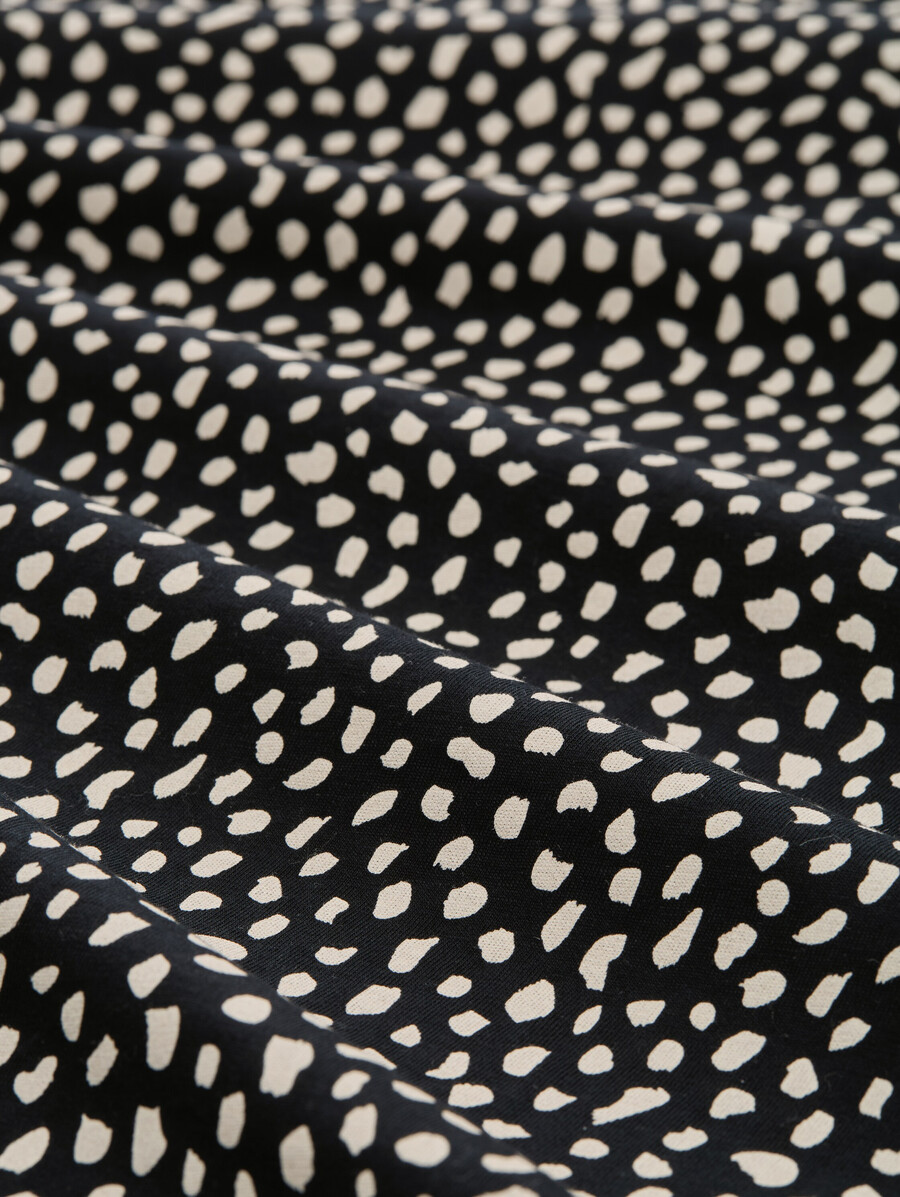 camiseta con detalle de nudo