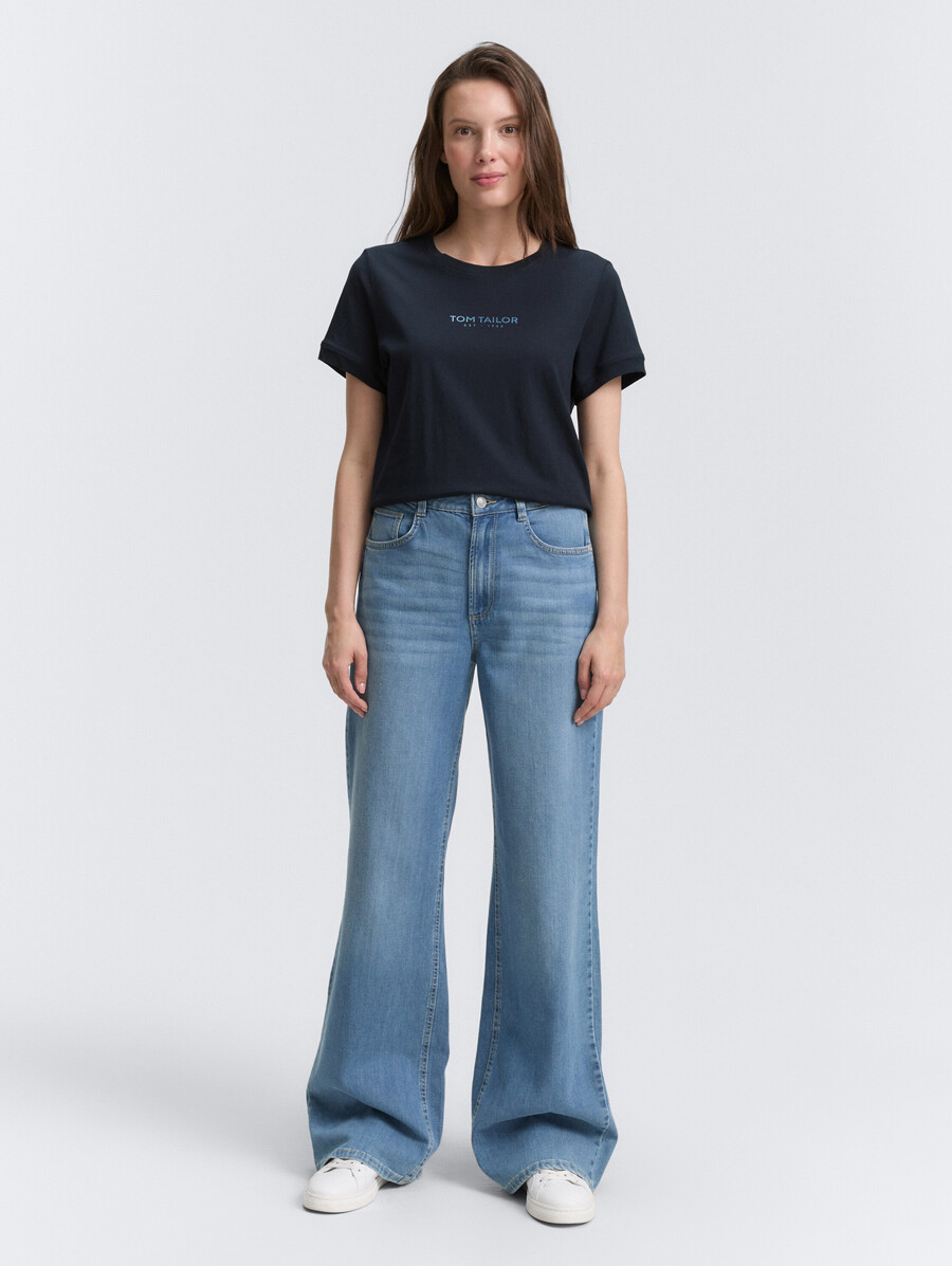 camiseta con estampado de logotipo