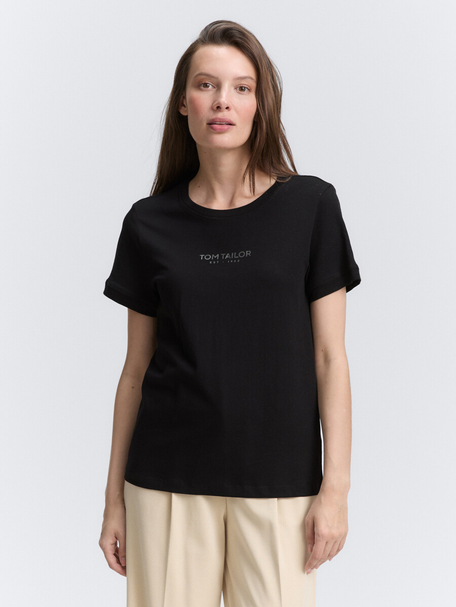 camiseta con estampado de logotipo