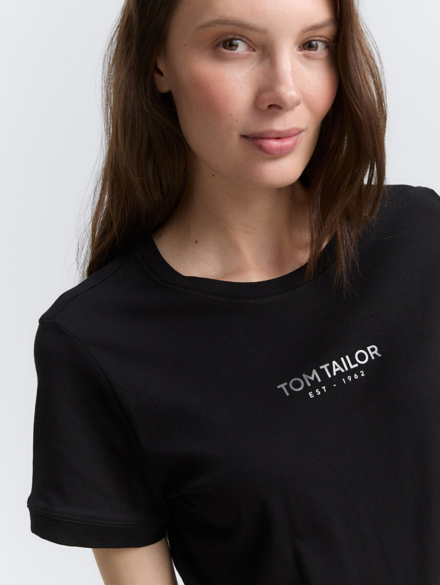 camiseta con estampado de logotipo
