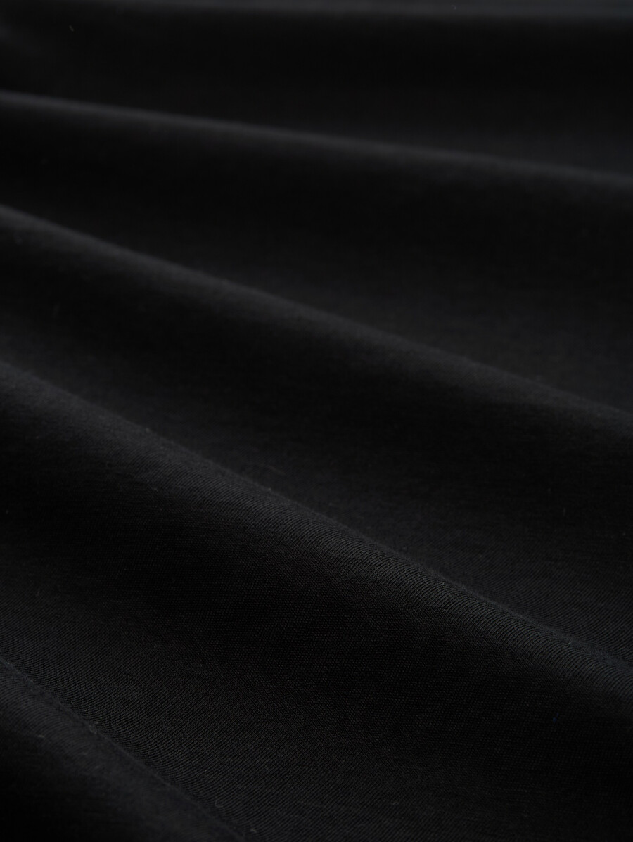 camiseta con estampado de logotipo