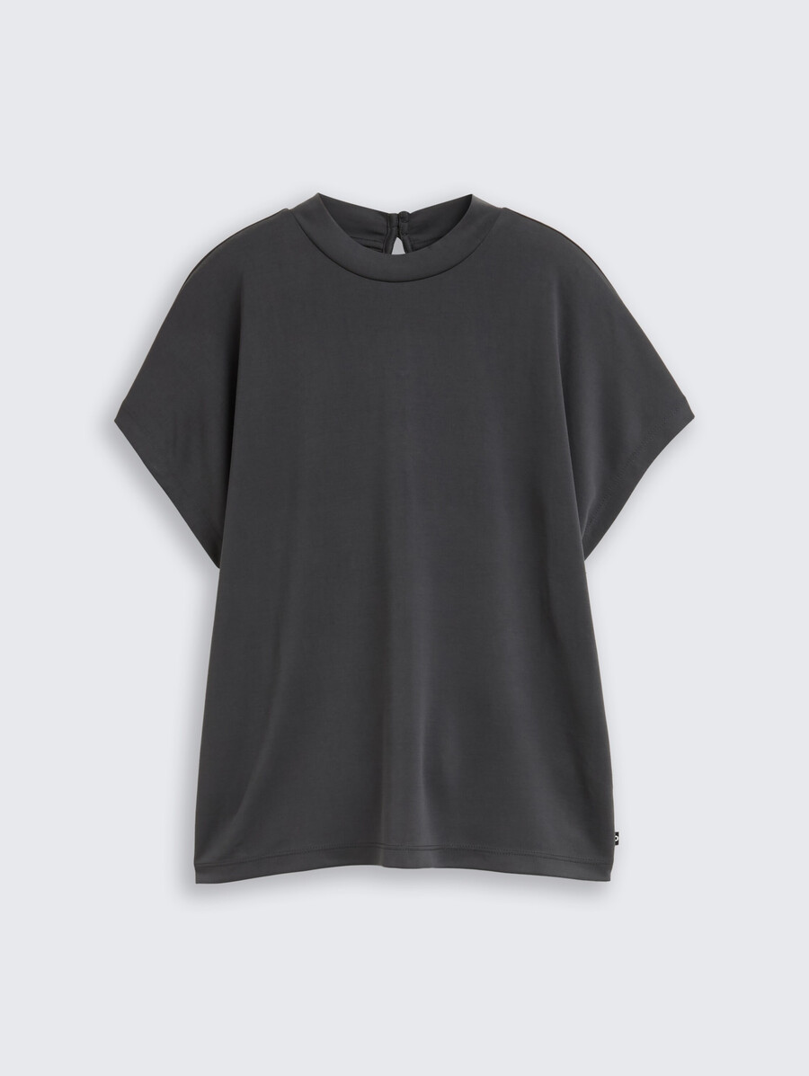 camiseta con mangas de murciélago