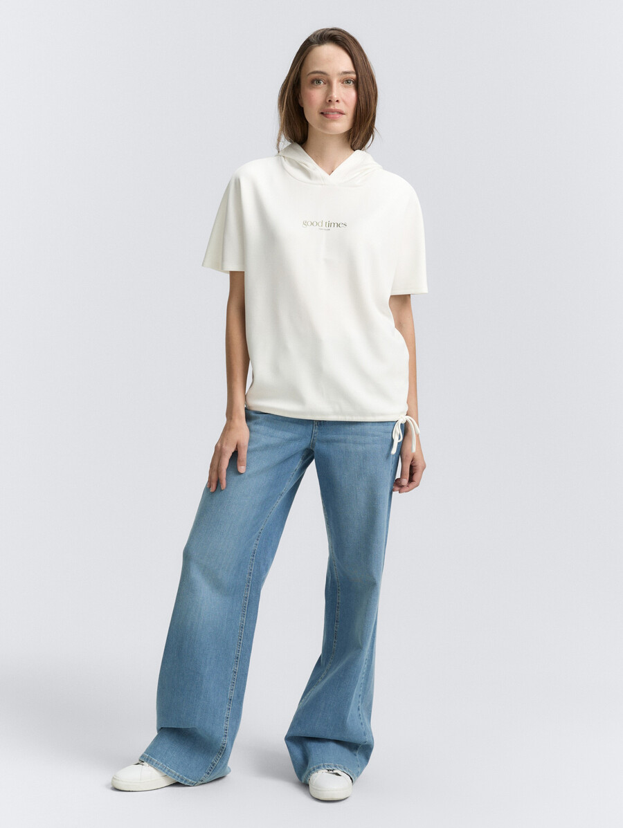 camiseta con capucha
