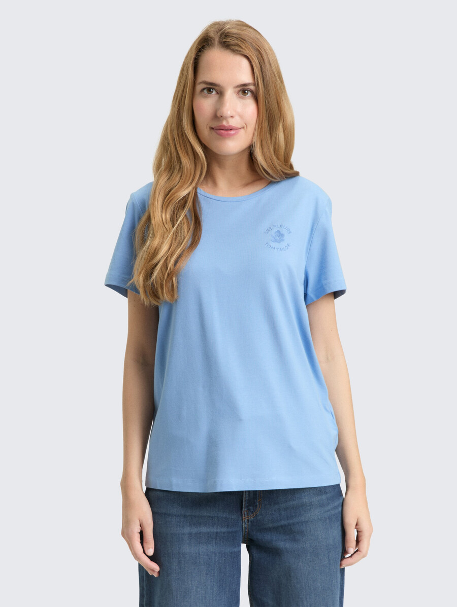 camiseta con bordado floral