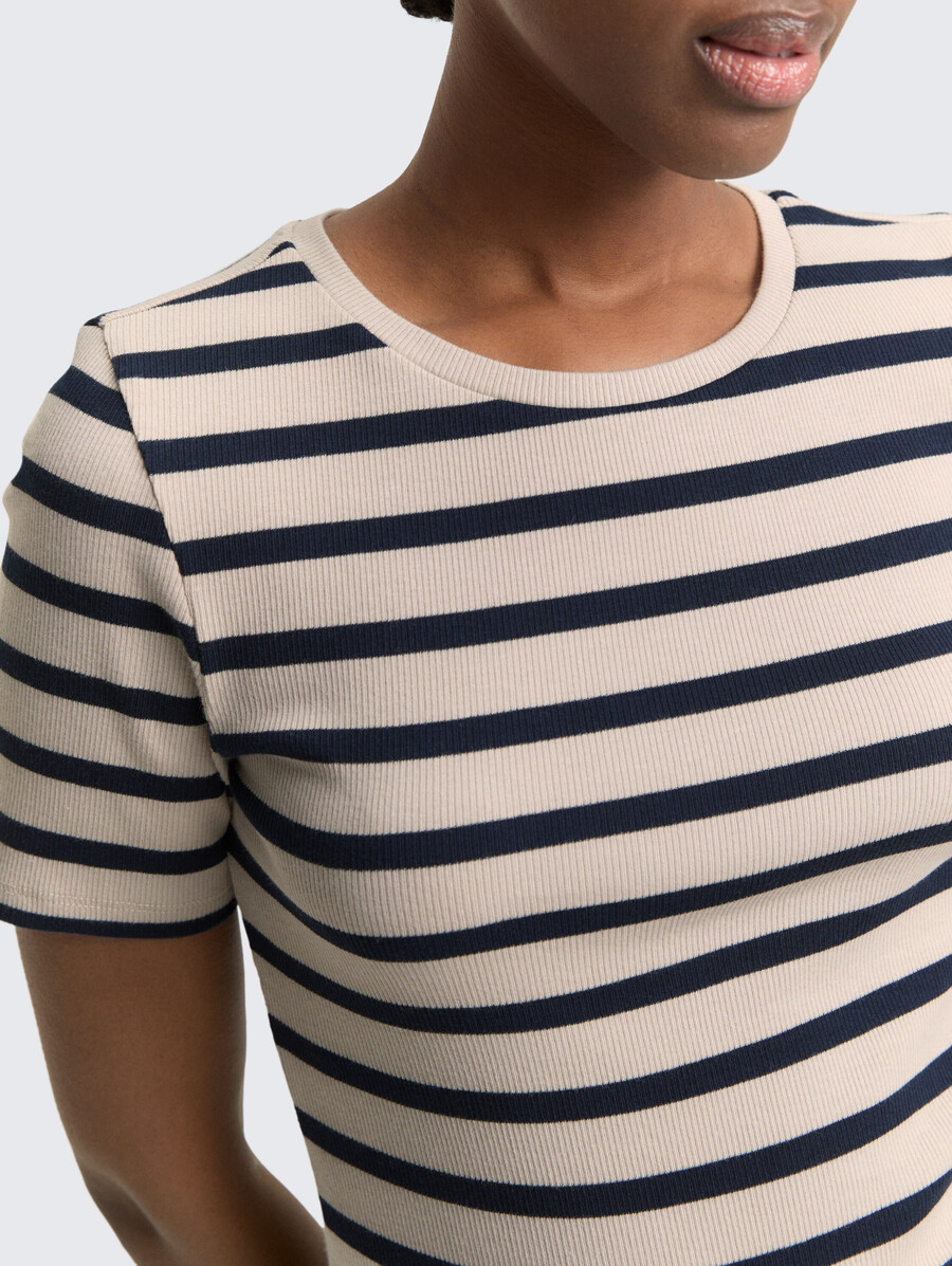 camiseta de corte entallado con estampado de rayas