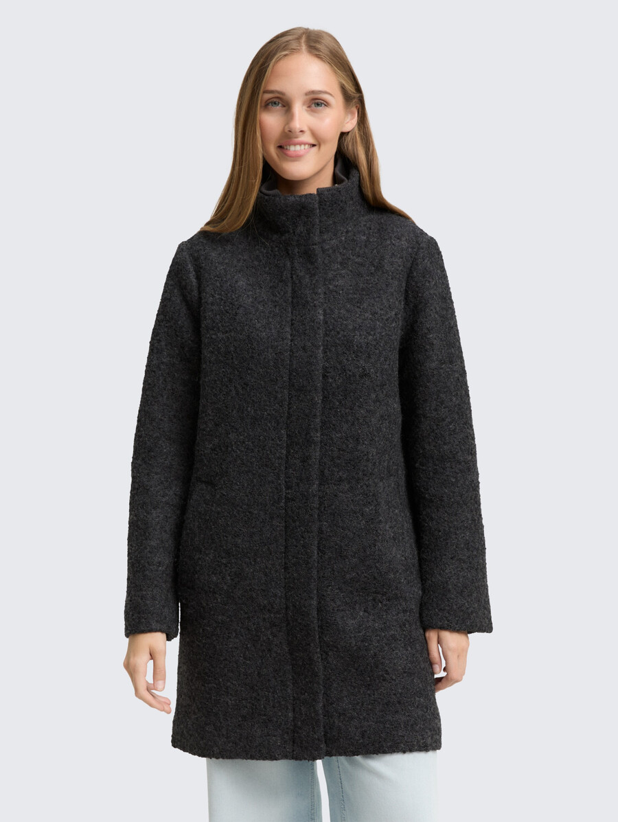 abrigo de lana bouclé con cuello alto